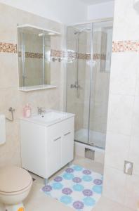 Koupelna v ubytování Apartments Zita