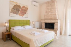 Posteľ alebo postele v izbe v ubytovaní Angelbay Bungalows + 37 fotografií