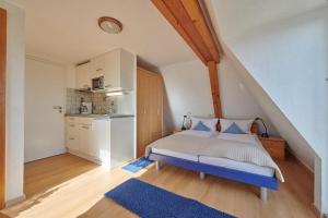 a bedroom with a bed and a kitchen at Gästehaus Schiff in Meersburg