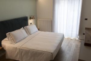 Giường trong phòng chung tại Appia Boutique Apartment