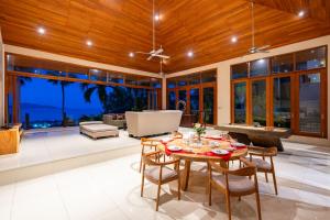 a dining room with a table and chairs at Ban Reemo Luxury Villa in Chaweng
