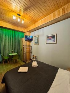 Postel nebo postele na pokoji v ubytování Sairme Glampings