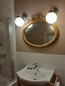 Koupelna v ubytování Nabat le Haut, chambre et table d'hotes