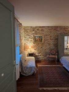 Postel nebo postele na pokoji v ubytování Nabat le Haut, chambre et table d'hotes