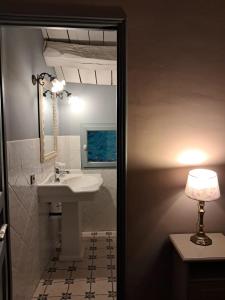 Koupelna v ubytování Nabat le Haut, chambre et table d'hotes