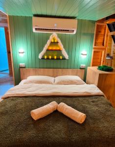 Postel nebo postele na pokoji v ubytování Sairme Glampings