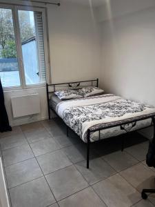 Ένα ή περισσότερα κρεβάτια σε δωμάτιο στο Cozy bedroom in a shared apart