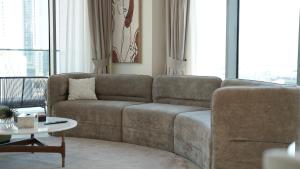 Prostor za sedenje u objektu Magnificent - New 1BR in Canal Front Residences