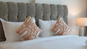 Krevet ili kreveti u jedinici u okviru objekta Magnificent - New 1BR in Canal Front Residences