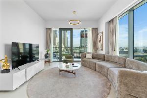 TV i/ili multimedijalni sistem u objektu Magnificent - New 1BR in Canal Front Residences