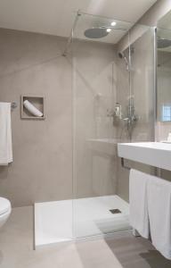 Kamar mandi di Costa d'Oiro Ambiance Village