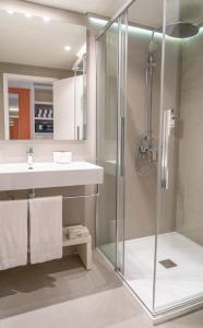 Kamar mandi di Costa d'Oiro Ambiance Village