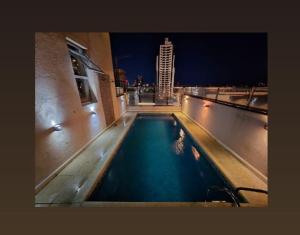 Bazén v ubytování Hotel Nontue Abasto Buenos Aires nebo v jeho okolí