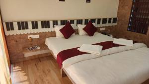 Postel nebo postele na pokoji v ubytování SeaFORT Beach Resort