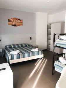 Voodi või voodid majutusasutuse Hotel Gin sul mare toas