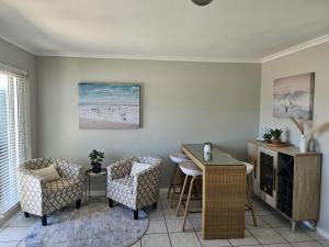 TV a/nebo společenská místnost v ubytování Knysna Lagoon Getaway
