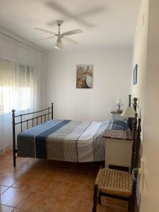 a bedroom with a bed and a ceiling fan at Casa Myjoli in Vinaròs