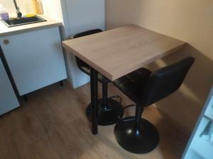 Φωτογραφία από το άλμπουμ του Studette COSY 2 couchages proche TOURS στην Τουρ
