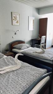 two beds sitting next to each other in a room at Family and Friends Dannstadt in Dannstadt-Schauernheim
