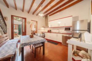 Kuchyňa alebo kuchynka v ubytovaní Sant Vicenç, amazing house in Alcudia for 6