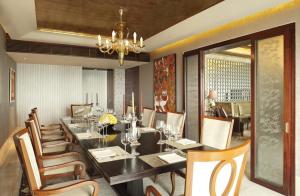Posezení v ubytování The Leela Ambience Gurugram Hotel & Residences - The Luxury Urban Sanctuary