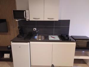 Kuchyň nebo kuchyňský kout v ubytování charmant gite 25m² indépendant