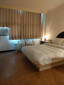 Postel nebo postele na pokoji v ubytování DC Hotel