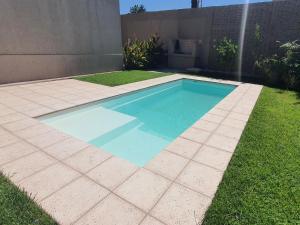 A piscina localizada em The owl lodge ou nos arredores