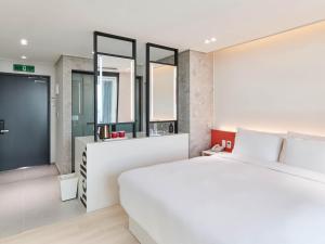 Postel nebo postele na pokoji v ubytování NewCZ Centum Hotel