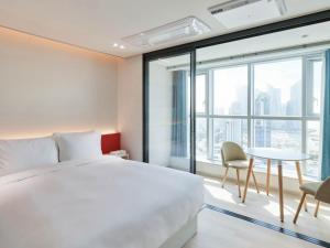 Postel nebo postele na pokoji v ubytování NewCZ Centum Hotel