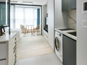 Kuchyň nebo kuchyňský kout v ubytování NewCZ Centum Hotel