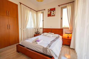 Giường trong phòng chung tại Villa Kartiela Sandy Beach Villas - Private Pool - Jacuzzi - Private Beach Area +23 ảnh