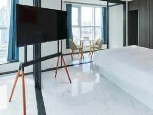 TV a/nebo společenská místnost v ubytování NewCZ Centum Hotel