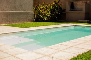 A piscina localizada em The owl lodge ou nos arredores
