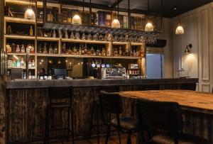 a bar with chairs and a wooden table at CoDE Pod – The CoURT - Edinburgh in Edinburgh