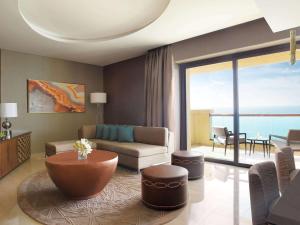 Posezení v ubytování Fairmont Ajman
