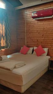 Fotografie z fotogalerie ubytování The Woods Beach Stay v destinaci Guhagar + 61 fotografií