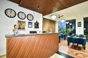 Φωτογραφία από το άλμπουμ του LA Riqueza Koala Inn Mcleod Ganj - Top Selling - Award Winning Hotel - Mountain View Rooms - Near to Mall Road σε McLeod Ganj