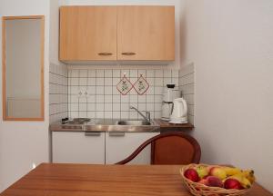 a kitchen with a bowl of fruit on a table at Kleine Fewo in Altefähr