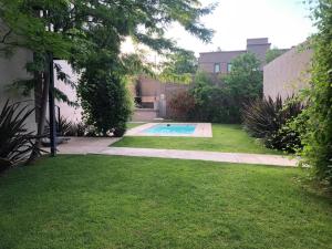 A piscina localizada em The owl lodge ou nos arredores