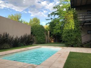 A piscina localizada em The owl lodge ou nos arredores
