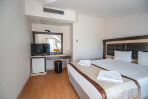Postel nebo postele na pokoji v ubytování Tu Casa Gelidonya Hotel