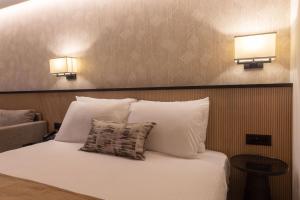 Letto o letti in una camera di Caesar Premier Jerusalem Hotel