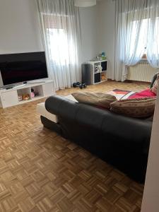 TV a/nebo společenská místnost v ubytování Villa Serena B&B Seren del Grappa
