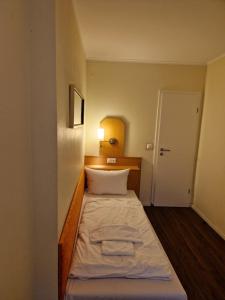 Postel nebo postele na pokoji v ubytování Hotel Wikinger Hof