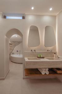 Koupelna v ubytování Noema Lindos - Athena Apartment + 22 fotografií