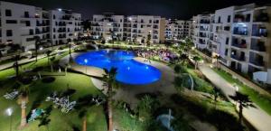 an overhead view of a large swimming pool at night at Costamar Martil in Martil