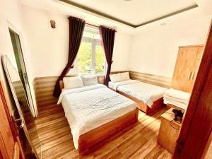 Postel nebo postele na pokoji v ubytování Hoa Chuông Villa Đà Lạt