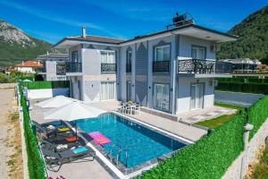 Bazén v ubytování Spacious Villa for Large Families - Egeden 2 nebo v jeho okolí