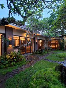 Κήπος έξω από το Ubud Virgin Tirta Tawar